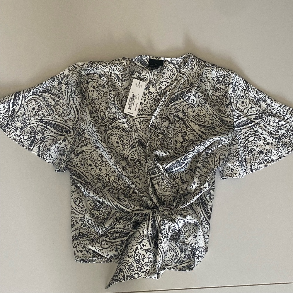 Patterned blouse with silk material